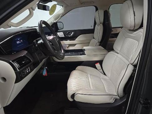 Used 2023 Lincoln Navigator Black Label AWD/4WD image 7