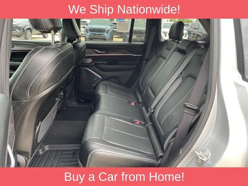 Used 2022 Jeep Grand Cherokee Overland AWD/4WD image 11