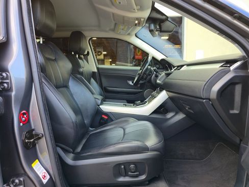 Used 2017 Land Rover Range Rover Evoque SE image 22