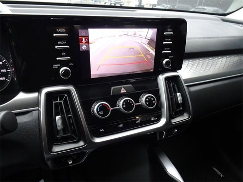 Used 2023 Kia Sorento LX image 21