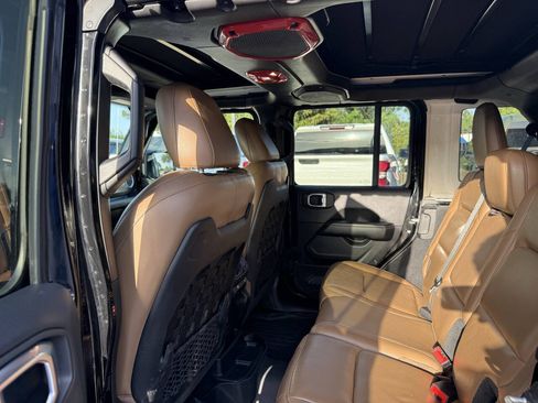 Used 2021 Jeep Wrangler Unlimited Rubicon AWD/4WD image 12