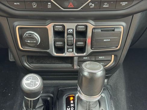 Used 2021 Jeep Wrangler Unlimited Sahara image 13