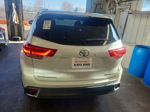 Used 2018 Toyota Highlander Limited Platinum image 5