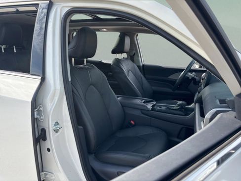 Used 2024 Toyota Grand Highlander Limited image 42