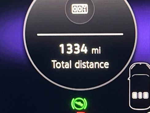 Certified 2025 Volkswagen Tiguan SE R-Line image 23