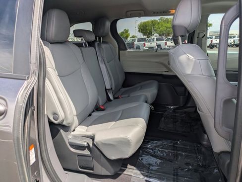 Used 2024 Toyota Sienna XLE image 27