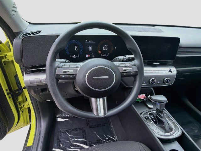 Certified 2025 Hyundai Kona SE FWD image 11