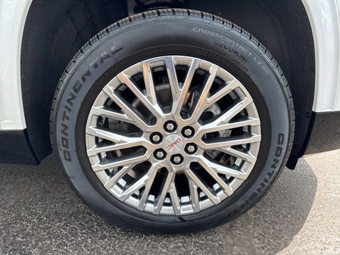 Used 2025 GMC Acadia Denali FWD image 32