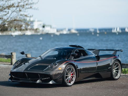 Used 2014 Pagani Huayra RWD image 3