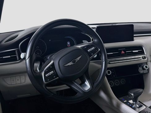 Used 2025 Genesis G70 2.5T RWD image 18