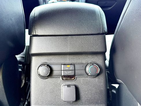 Used 2018 Ford Explorer XLT w/ Equipment Group 202A FWD image 14