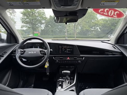 Certified 2025 Kia Niro LX FWD image 34