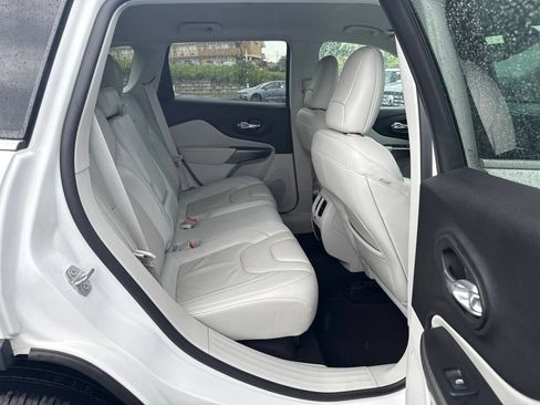 Used 2019 Jeep Cherokee Limited AWD/4WD image 6