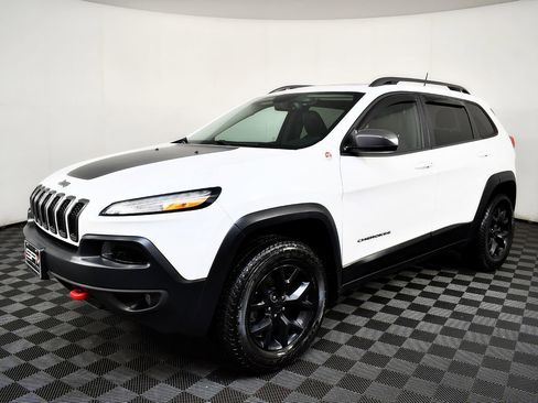 Used 2017 Jeep Cherokee Trailhawk w/ Comfort/Convenience Group image 2