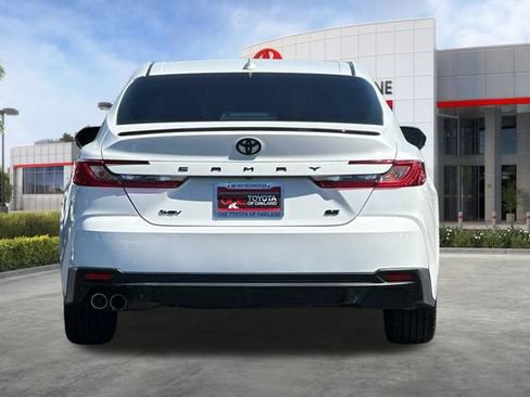 Used 2025 Toyota Camry SE FWD image 6