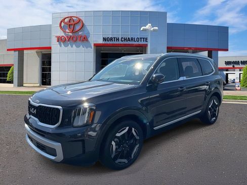 Used 2025 Kia Telluride EX w/ EX Captain's Chair Package FWD image 4