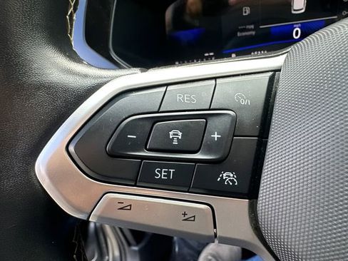 Used 2024 Volkswagen Taos SE image 33