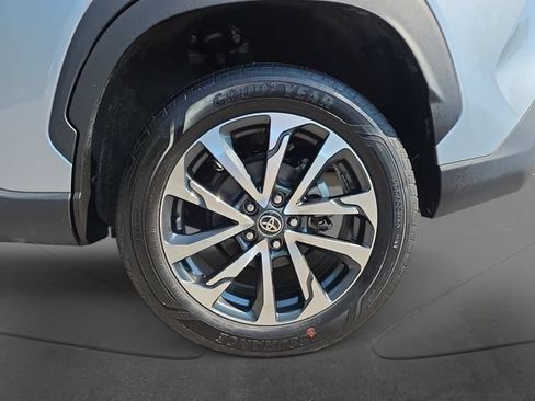 Used 2023 Toyota Corolla Cross XLE FWD image 26