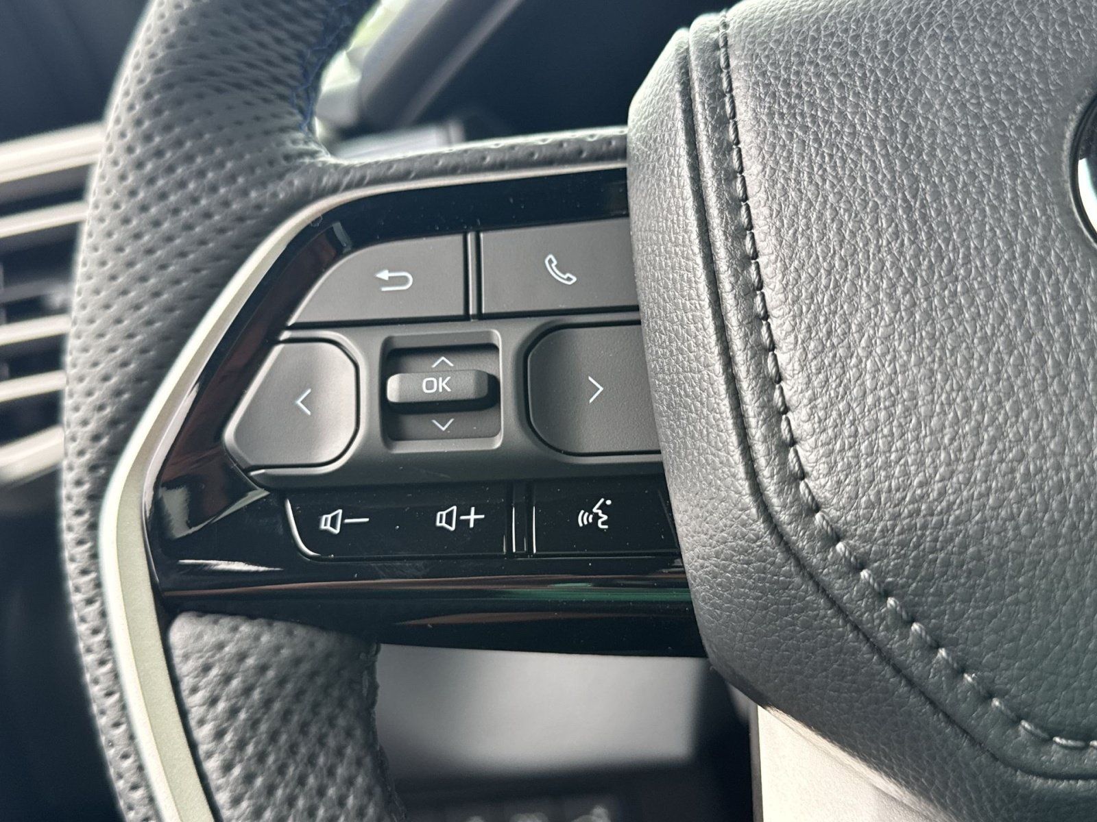 New 2026 Toyota Sequoia Platinum AWD/4WD image 43