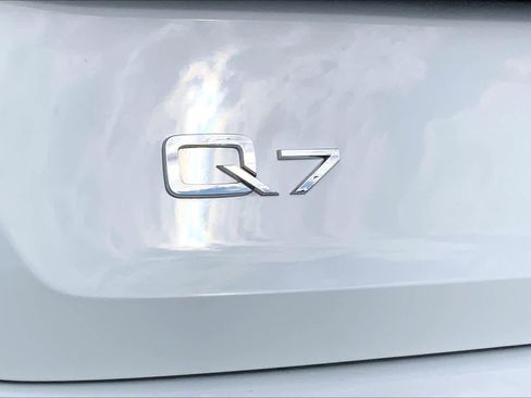 Used 2021 Audi Q7 3.0T Premium w/ Convenience Package image 31