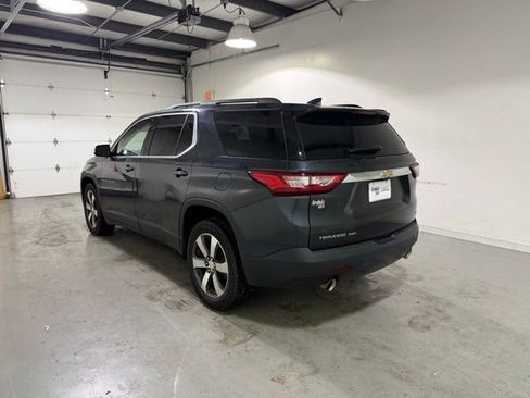 Used 2020 Chevrolet Traverse LT w/ LT Premium Package image 4