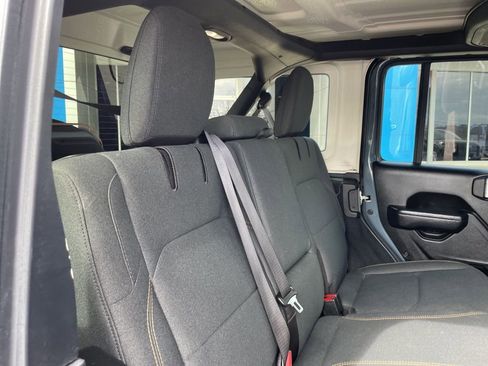 Used 2024 Jeep Wrangler Unlimited image 29