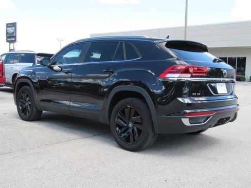 Used 2022 Volkswagen Atlas Cross Sport SE FWD image 4