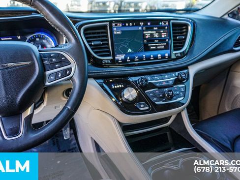 Used 2023 Chrysler Pacifica Limited image 38