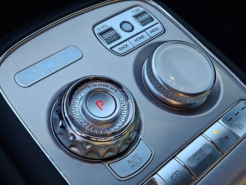 Certified 2025 Genesis G90 3.5T image 22