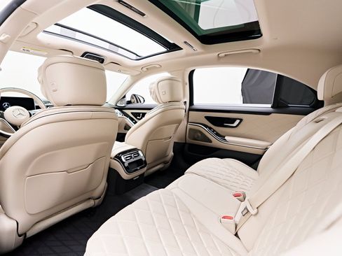 Used 2024 Mercedes-Benz S 580e 4MATIC Sedan image 44