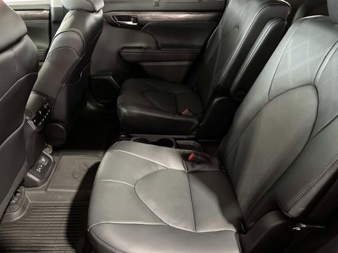 New 2026 Toyota Highlander Platinum image 19