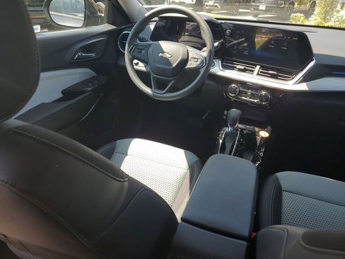 Used 2026 Chevrolet Trax LT image 11