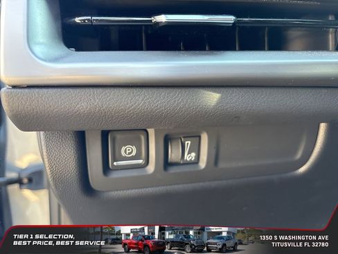 Used 2024 Cadillac XT4 Premium Luxury image 11