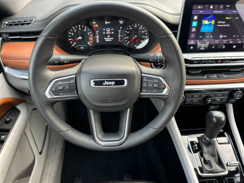 Used 2023 Jeep Compass Limited image 14