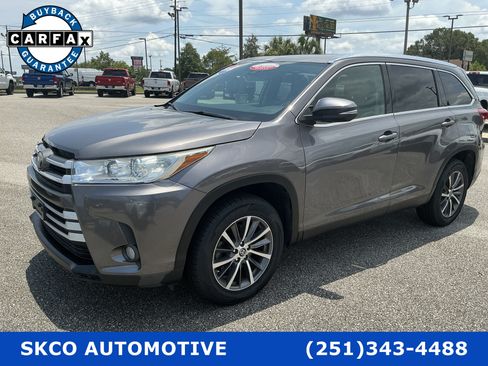 Used 2019 Toyota Highlander XLE FWD image 1