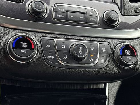 Used 2016 Chevrolet Impala LT w/ Convenience Package image 28