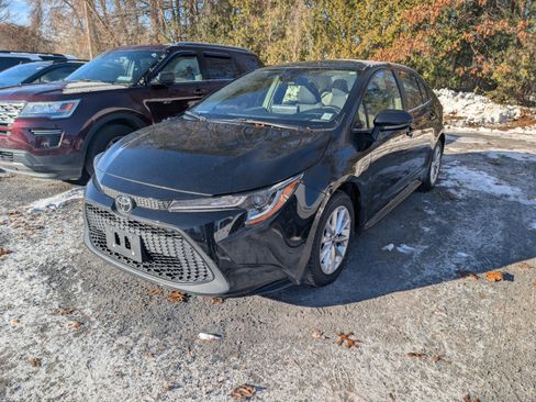 Used 2022 Toyota Corolla LE w/ LE Convenience Package image 1