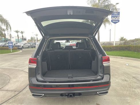 Used 2024 Volkswagen Atlas SE image 25