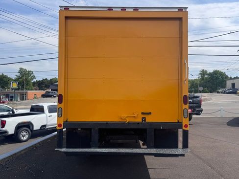 Used 2016 Chevrolet Express 3500 RWD image 4