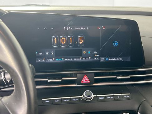 Used 2023 Hyundai Elantra SEL w/ Convenience Package image 15