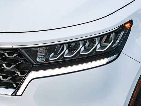 Used 2023 Kia Sorento LX image 5