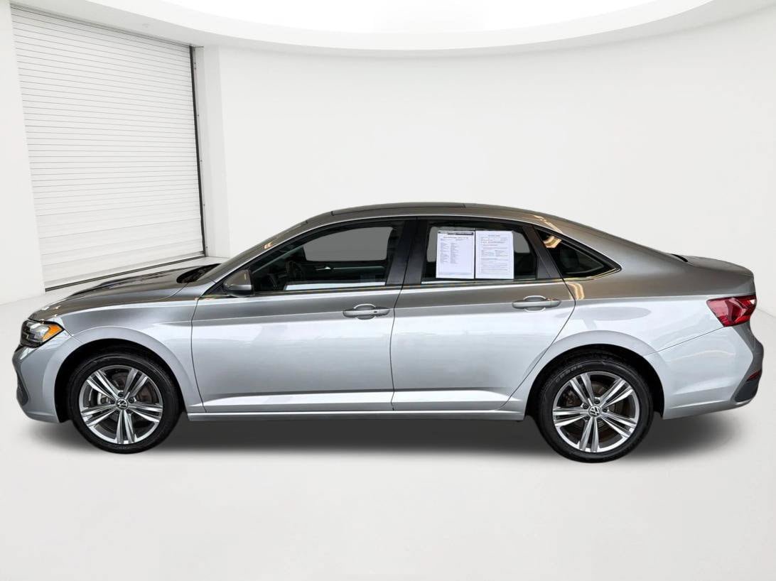 Used 2024 Volkswagen Jetta SE FWD image 8
