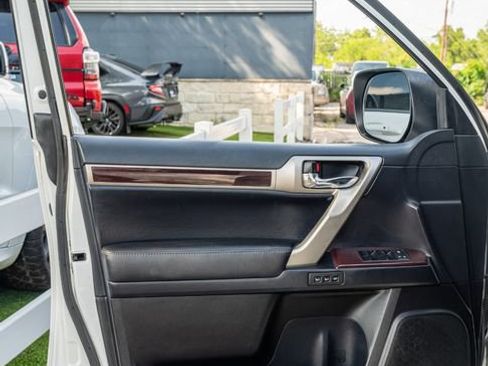 Used 2014 Lexus GX 460 w/ Premium Package AWD/4WD image 17