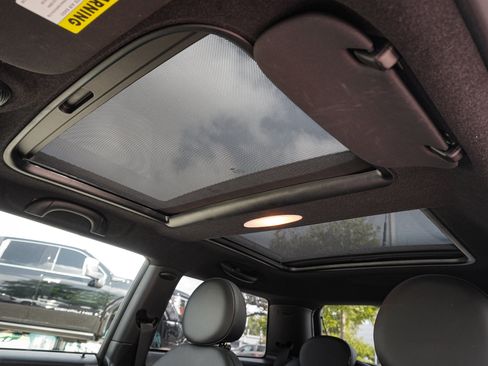 Used 2009 MINI Cooper John Cooper Works FWD image 17