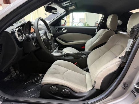 Used 2009 Nissan 370Z Touring w/ Sport Pkg RWD image 11