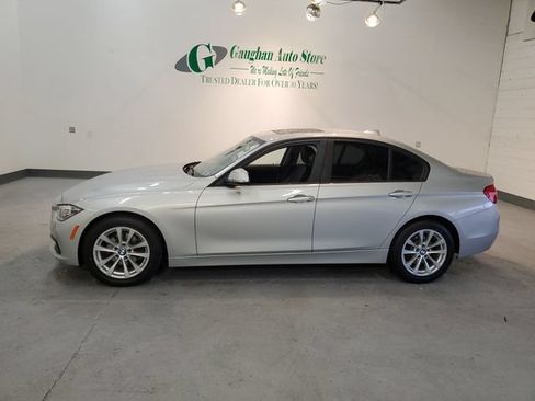 Used 2018 BMW 320i xDrive Sedan AWD/4WD image 3
