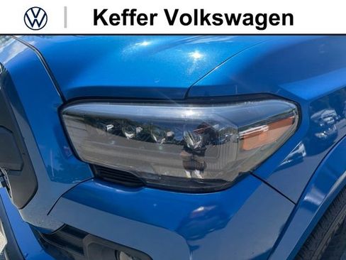 Used 2017 Toyota Tacoma SR5 w/ Tow Package AWD/4WD image 9