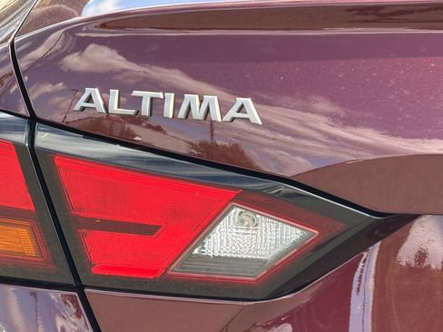 Used 2025 Nissan Altima 2.5 SV FWD image 28