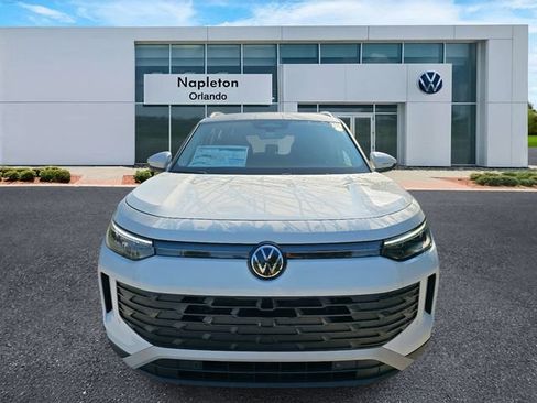 New 2025 Volkswagen Tiguan SE image 2