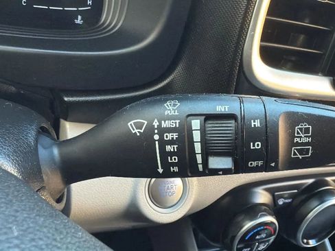 Used 2024 Hyundai Venue SEL FWD image 13
